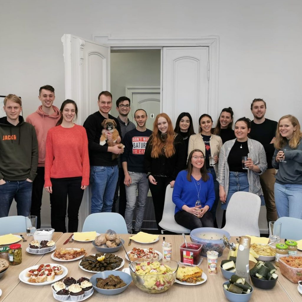 Teamlunch LAWIO Das LAWIO Team beim internationalen Team Lunch